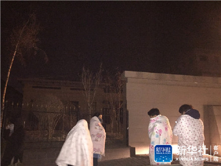 居民裹棉被避險