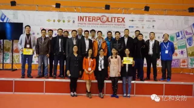 中國(guó)展團(tuán)合影(第二排右四為海麗雅集團(tuán)技術(shù)中心主任、華凱海洋科技有限公司總經(jīng)理黃濤)