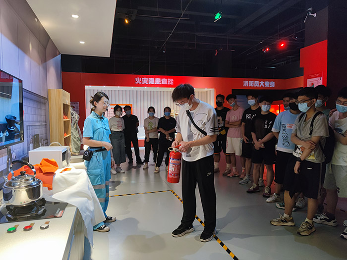 模擬滅火體驗(yàn)